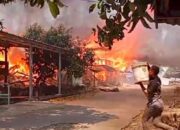 Kebakaran Lahap Rumah Panggung Kosong di Rumbia, Jeneponto – Polisi Selidiki Penyebab