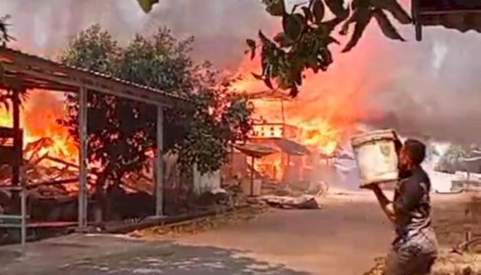 Kebakaran Lahap Rumah Panggung Kosong di Rumbia, Jeneponto – Polisi Selidiki Penyebab