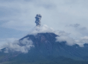 Gunung Semeru Kembali Erupsi, Semburkan Kolom Abu Setinggi 1.300 Meter