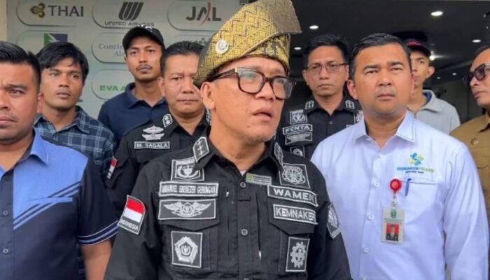 Wamenaker Ancaman Penutupan Perusahaan yang Tahan Ijazah Karyawan: “Kalau Minta Tebusan, Suruh ke Saya!”