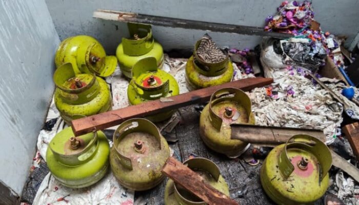 Oplos Gas Berujung Ledakan, Rumah Warga di Cilandak Terbakar