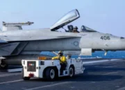 Jet Tempur F-18 AS Jatuh di Laut Merah Saat Hindari Serangan Houthi, Kapal Induk Truman Diserang