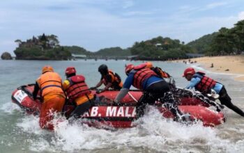Tim SAR Gabungan Terus Lakukan Pencarian Tiga Santri Terseret Ombak di Pantai Balekambang