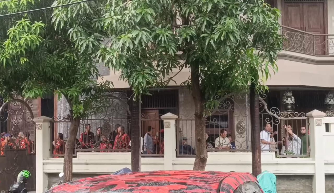 KPK geledah Rumah La Nyalla