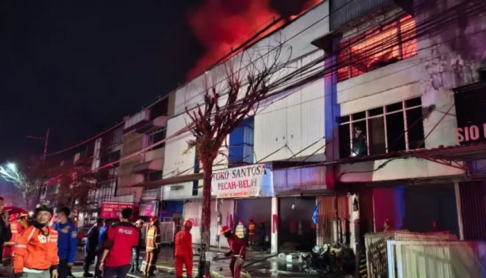 Kebakaran Gudang Toko Pecah Belah di Malang Berhasil Dipadamkan, Lima Ruko Ludes