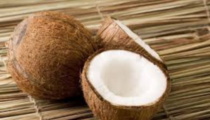 Harga Kelapa Melonjak di Malang, Pedagang dan Pembeli Sama-Sama Tertekan
