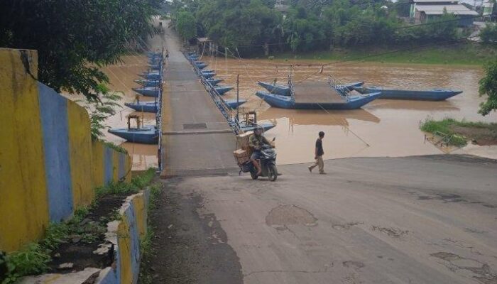 Jembatan Perahu di Karawang Raup Rp 20 Juta per Hari, Terancam Ditutup BBWS CitarumS