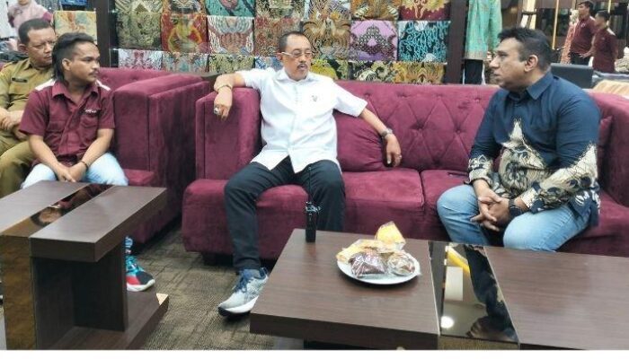 Wakil Wali Kota Surabaya Sidak Perusahaan Milik Pengusaha India, Protes Aturan Salat Jumat Bergilir