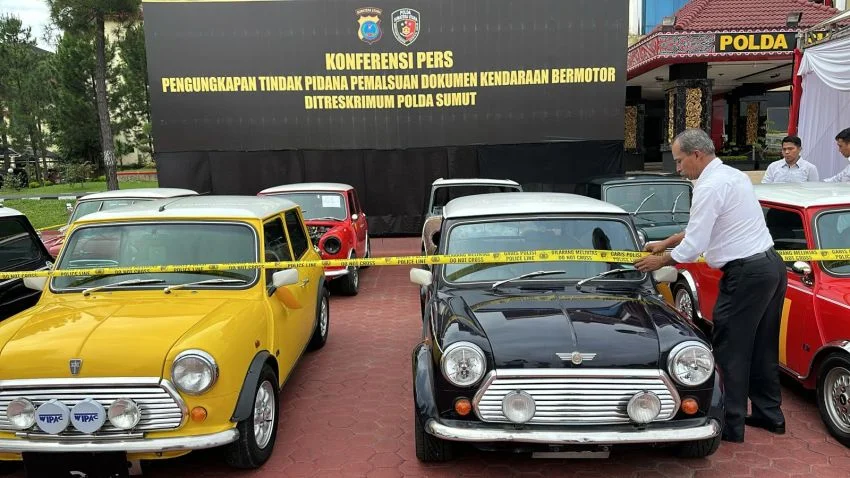 212 11 Tersangka Pemalsu STNK dan BPKB Dibekuk Polda Sumut Sita Mini Cooper dan Mobil Mewah Lain
