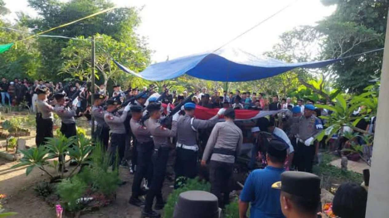 6815ea8a1f120 7 kejanggalan kematian brigadir nurhadi di gili trawangan 1265 711
