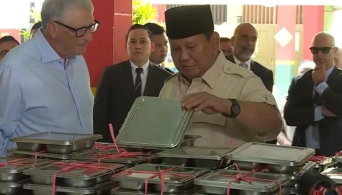 Prabowo dan Bill Gates Tinjau Program Makan Bergizi Gratis di Pulogadung, Siswa Sambut Histeris
