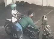 Motor Dicuri di Minimarket Siwalankerto Surabaya, Pelaku Terekam CCTV