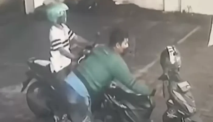Motor Dicuri di Minimarket Siwalankerto Surabaya, Pelaku Terekam CCTV