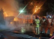 Kebakaran Bengkel Oli di Jalan Arjuno Surabaya, Enam Mobil Pemadam Dikerahkan