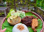 Tempat Makan Terbaru dan Makanan Terenak di Trawas: Waroeng Kebun Pringgitan Hadirkan Nuansa Pedesaan Jaman Majapahit dengan Harga Ekonomis