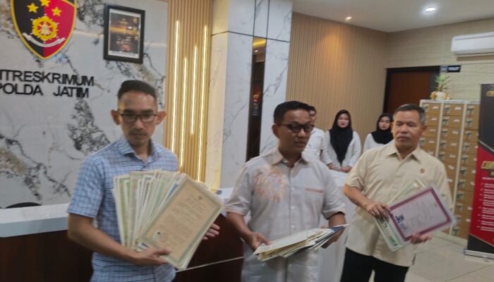 Tak Hanya Jadi Tersangka Pengrusakan Mobil, Bos CV Sentoso Seal Jan Hwa Diana Juga Jadi Tersangka Penahanan 108 Ijazah