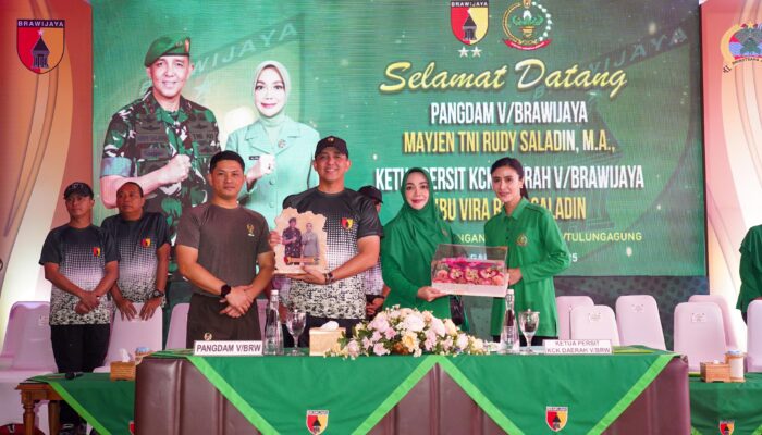 Kunker di Kodim Ponorogo, Mayjen TNI Rudy Himbau Prajurit Persiapkan Masa Depan Anak
