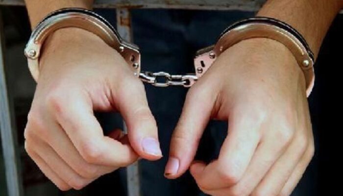 Gagal Curi Ponsel di Mikrolet Surabaya, Pencopet Dihajar Warga dan Ditangkap Polisi