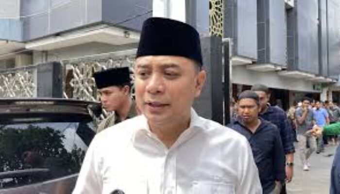 Larangan Wisuda di Surabaya, Eri Cahyadi Tegaskan Sanksi untuk Sekolah yang Melanggar