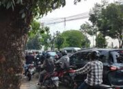 Kemacetan Parah Arah PTC Surabaya, Pengendara Terjebak hingga 30 Menit