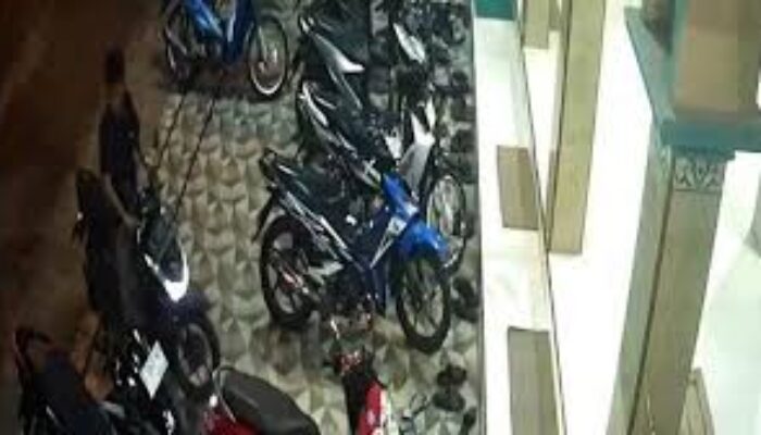 Modus Menyamar Jadi Jemaah Salat Subuh, Pelaku Curanmor Gasak Motor di Masjid Sukolilo