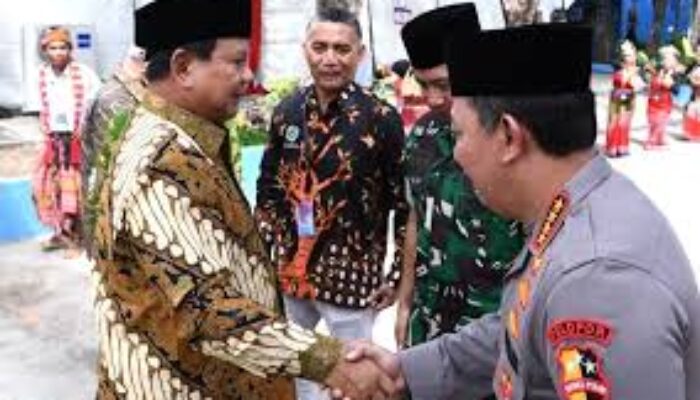 Prabowo Candaan Soal Jabatan Kapolri dan Panglima TNI di Hadapan Buruh: “Tak Bakal Diganti-Ganti”