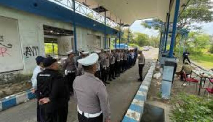Polisi Sering Berdiri di Pinggir Jalan, Warga Sampang Serbu Kantor Pembuatan SIM