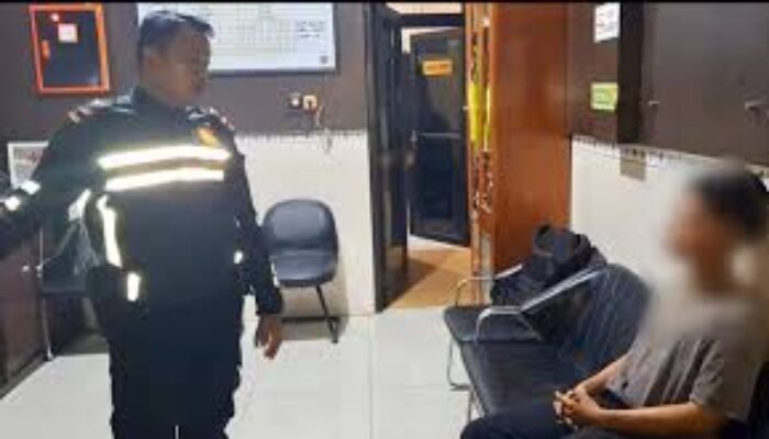Serang Polisi dengan Celurit, Remaja Gangster di Brebes Babak Belur Dihajar Massa