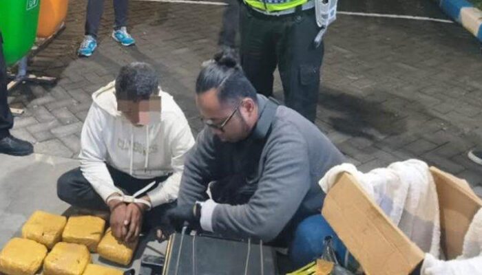 Kurir Sabu 7 Kg dari Jaringan Malaysia Ditangkap di Tol Surabaya-Mojokerto
