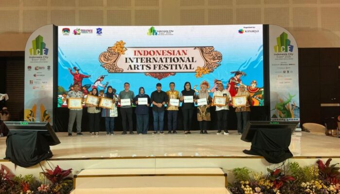 Surabaya Sabet Juara 1 di Indonesia International Arts Festival 2025, Buktikan Keunggulan Seni dan Budaya