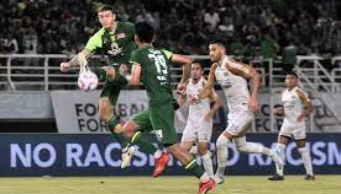 Persebaya Tanpa Slavko Damjanovic Saat Menjamu Semen Padang di Liga 1
