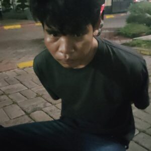 Pemuda Sememi Dihajar Massa Usai Curi Sabun Cuci Muka di Minimarket Sambikerep Surabaya