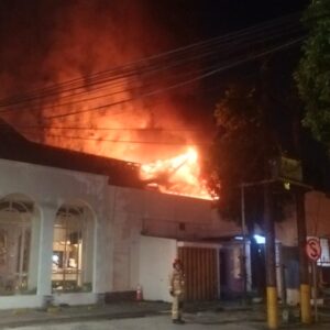Pizza Hut Darmo Surabaya Terbakar, Api Berasal dari Lantai 2 di Atas Dapur