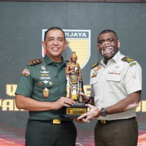 Pangdam V/Brawijaya Terima Kunjungan Brigjen Anand Sathi Kumar, Perkuat Kerja Sama TNI AD dan SAF