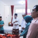 Ngantor di Kecamatan Silo, Gus Fawait Bawa Ratusan Bantuan