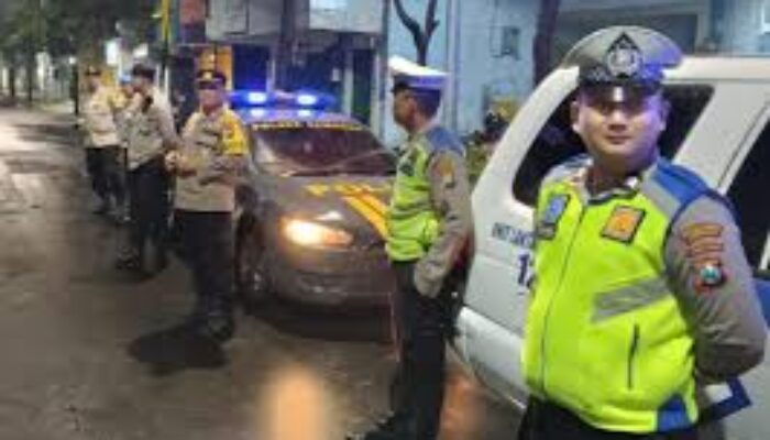 Polsek Sawahan Intensifkan Patroli Malam di Kedungdoro, Antisipasi Gangster dan Balap Liar