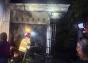 Gudang Warga di Kediri Terbakar Akibat Korsleting Aki Motor, Kerugian Capai Rp 25 Juta