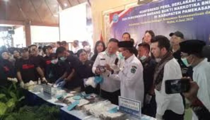 Pemusnahan Narkoba di Pamekasan, Emil Dardak Apresiasi Kinerja BNN dan Ajak Masyarakat Perangi Narkoba
