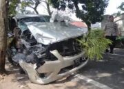Kecelakaan Libatkan Innova dan Truk di Jalan Kalibrantas Blitar, Kerugian Capai Rp15 Juta