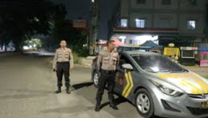 Antisipasi Kejahatan dan Kerusuhan, Polsek Sukomanunggal Intensifkan Patroli Malam