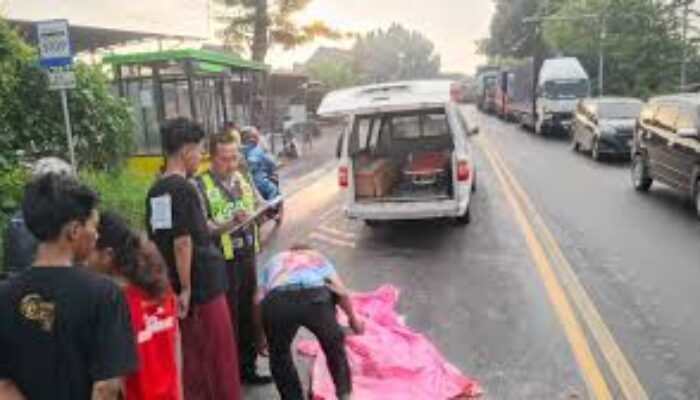 Terserempet Truk dari Arah Berlawanan, Pemotor Tewas di Balongbendo Sidoarjo