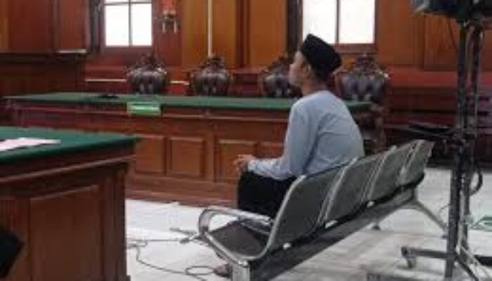 Ambil Pil Y di Depan Hotel Kawasan Gubeng, Pengedar Ilegal Disidang di PN Surabaya