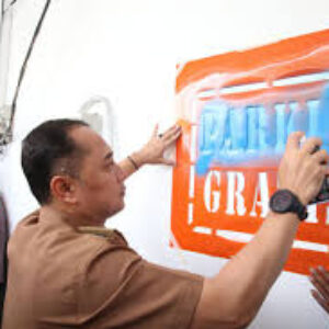 Wali Kota Surabaya Segel Lahan Parkir Minimarket, Berantas Jukir Liar dan Tingkatkan PAD
