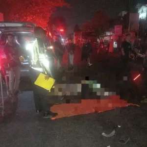 Tragis! Tukang Becak Lansia Tewas Terlindas Truk di Bundaran Waru, Surabaya