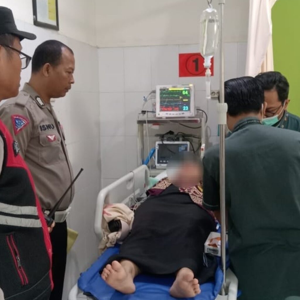 Laka Adu Banteng, Seorang Pengendara Motor Warga Geluran Taman Tak Sadarkan Diri