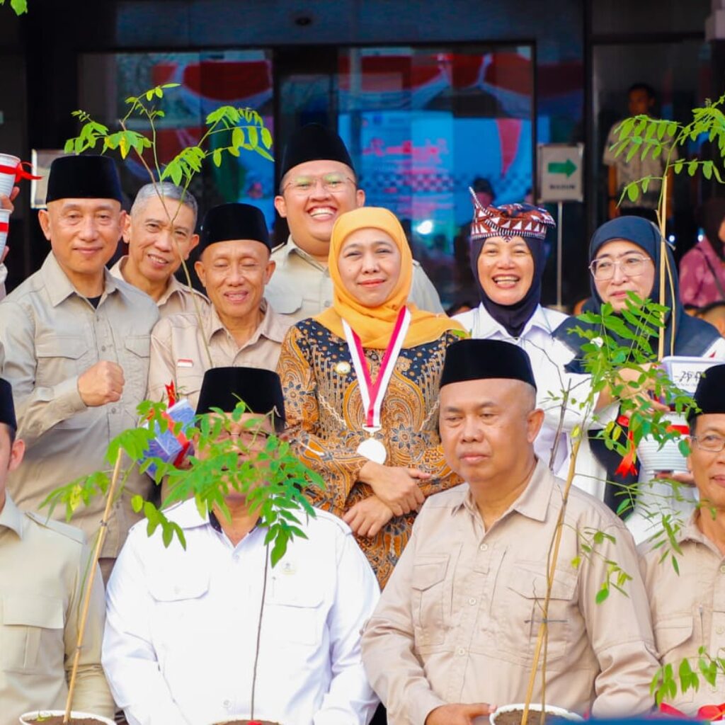 Gubernur Khofifah Lantik 38 Ketua HKTI Jatim, Gaungkan Kedaulatan Pangan dan Pecahkan Rekor MURI