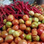 Harga Cabai & Tomat Turun di Surabaya, Cuaca Dingin Tak Goyahkan Pasar
