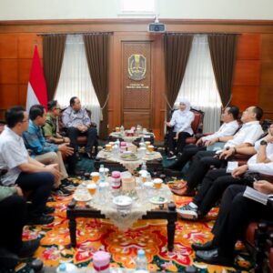 Khofifah Gercep Atasi Kelangkaan BBM Jember, Pasokan Dinaikkan hingga 1.300 KL per Hari