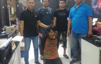 Achmad Yusuf Afandi saat ditangkap petugas Satreskrim Polresta Sidoarjo