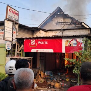 Rumah dan Toko di Sawocangkring Wonoayu Ludes Dilalap Si Jago Merah, Beberapa Barang Berharga Berhasil Diselamatkan
